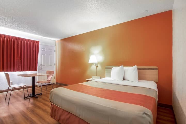 Room 15 of 28