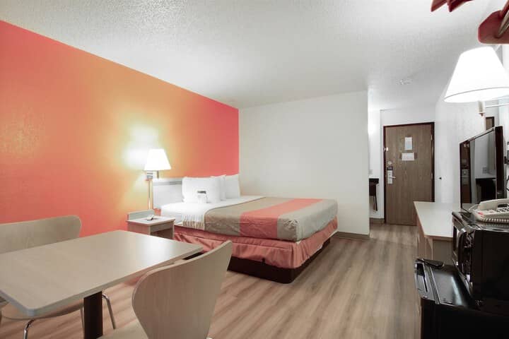 Room 14 of 28