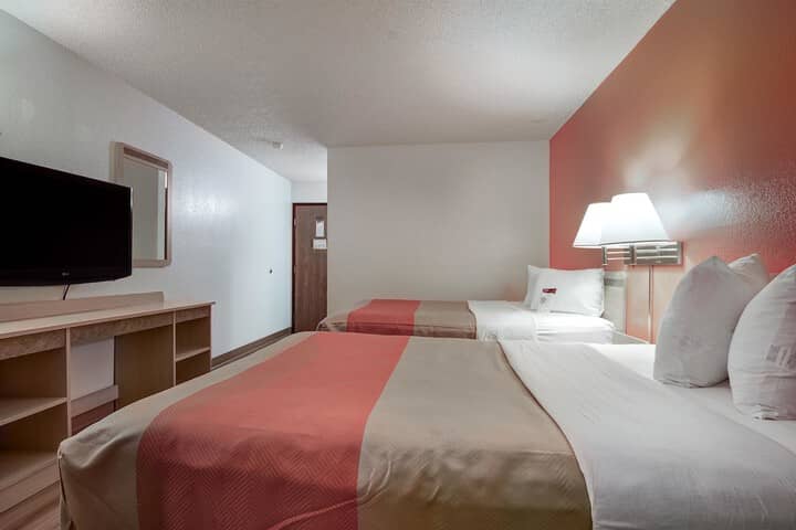 Room 10 of 28