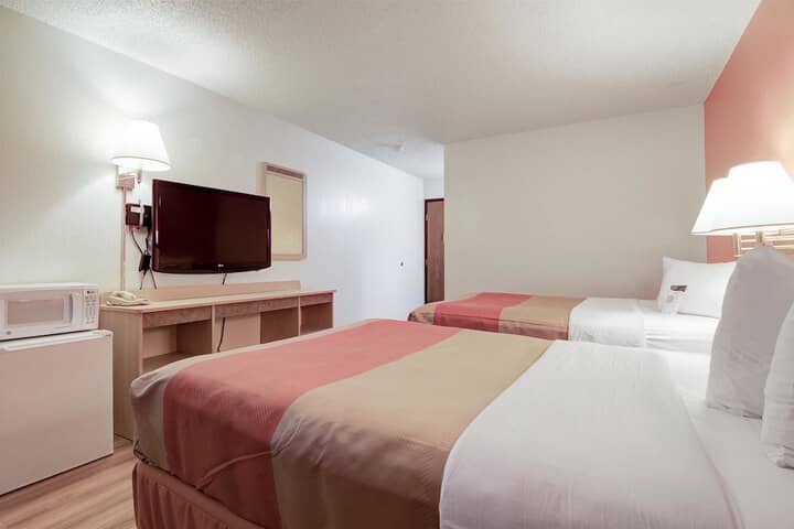 Room 11 of 28