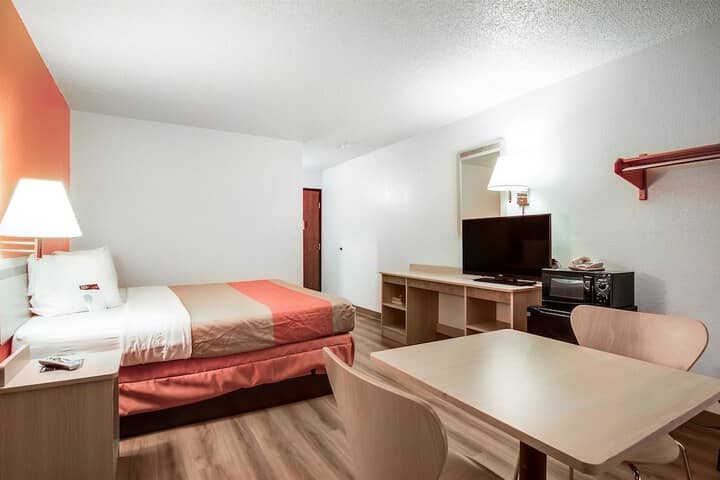 Room 13 of 28