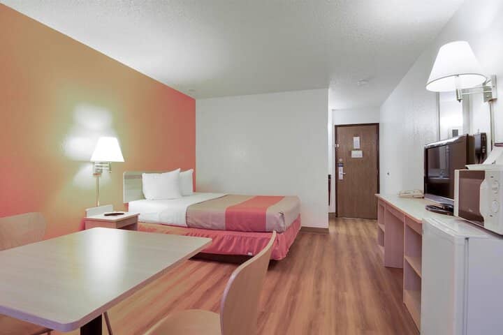 Room 16 of 28