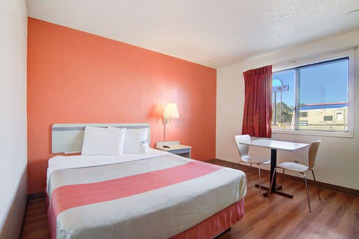 Room 21 of 28